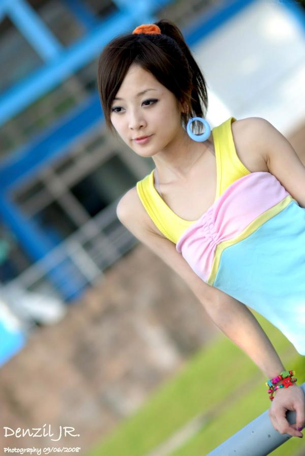 高橋みなみ 高桥南  台湾正妹果子MM：阳光下色彩绚丽的吊带连衣裙户外唯美清新写真集第10张图片