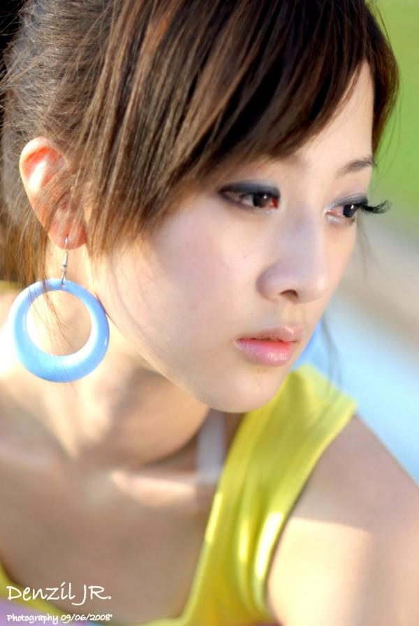高橋みなみ 高桥南  台湾正妹果子MM：阳光下色彩绚丽的吊带连衣裙户外唯美清新写真集第31张图片