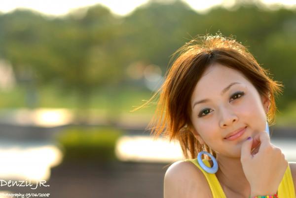 高橋みなみ 高桥南  台湾正妹果子MM：阳光下色彩绚丽的吊带连衣裙户外唯美清新写真集第41张图片