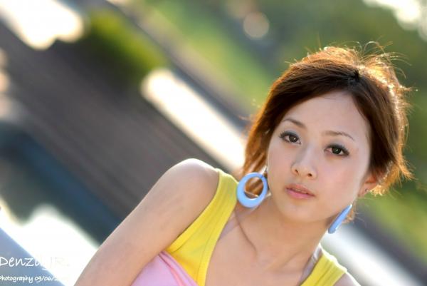 高橋みなみ 高桥南  台湾正妹果子MM：阳光下色彩绚丽的吊带连衣裙户外唯美清新写真集第42张图片