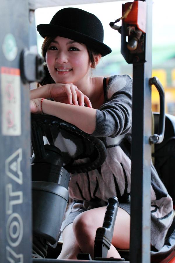 高橋みなみ 高桥南  台湾正妹果子MM《环南果菜市场外拍》写真，清新甜美风户外私房照，展现灵动治愈系气质第56张图片