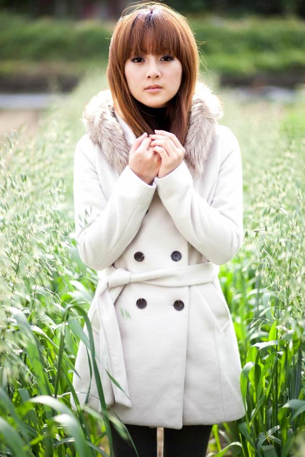 高橋みなみ 高桥南  台湾正妹台大女神果子MM户外街拍写真，清新甜美校花气息，冬日休闲穿搭展现清纯气质第13张图片