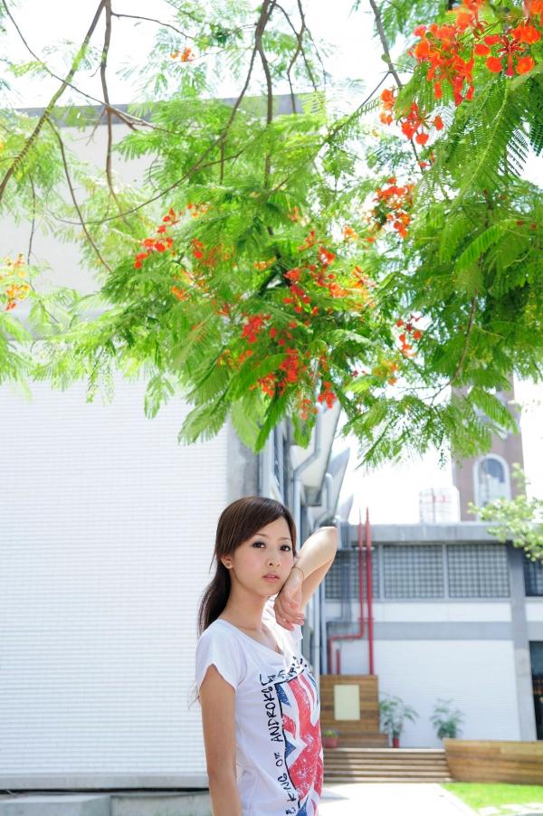 高橋みなみ 高桥南  台湾网红果子MM《台大外拍》系列写真，清新自然风格校园街拍第21张图片