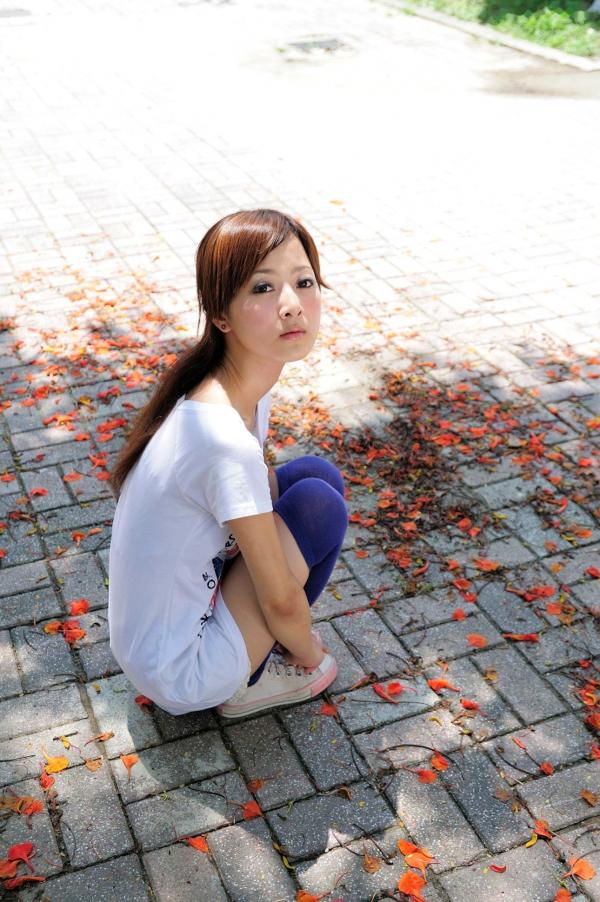 高橋みなみ 高桥南  台湾网红果子MM《台大外拍》系列写真，清新自然风格校园街拍第22张图片