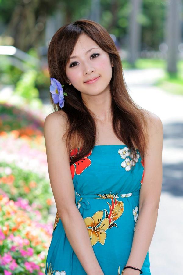 高橋みなみ 高桥南  台湾网红果子MM《台大外拍》系列写真，清新自然风格校园街拍第25张图片