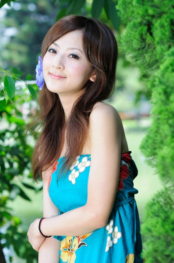 高橋みなみ 高桥南  台湾网红果子MM《台大外拍》系列写真，清新自然风格校园街拍第52张图片