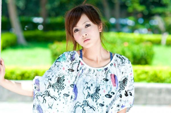 高橋みなみ 高桥南  台湾网红果子MM《台大外拍》系列写真，清新自然风格校园街拍第63张图片