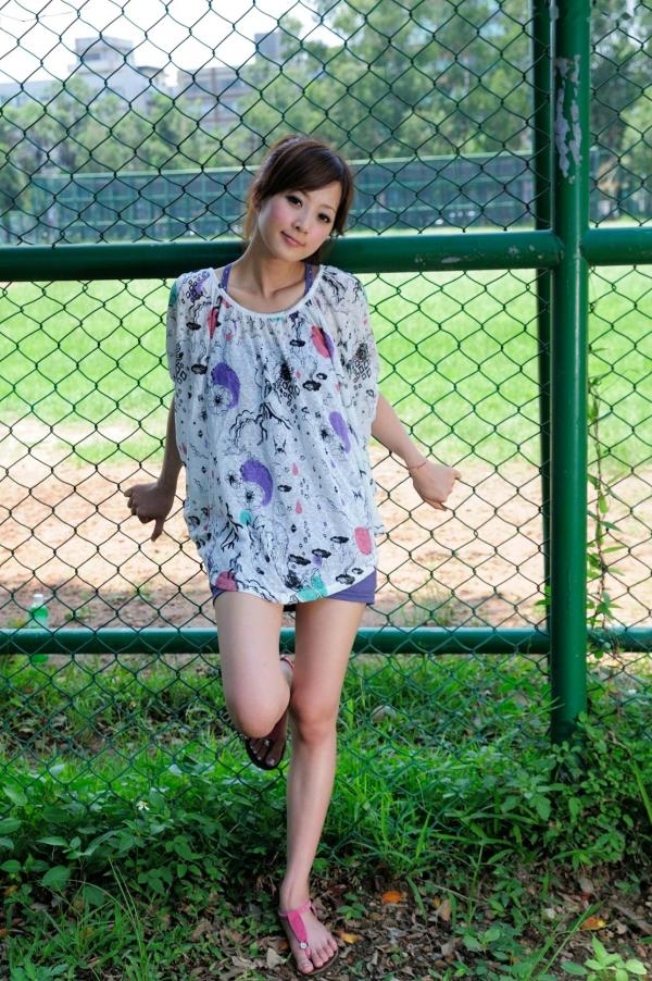 高橋みなみ 高桥南  台湾网红果子MM《台大外拍》系列写真，清新自然风格校园街拍第72张图片