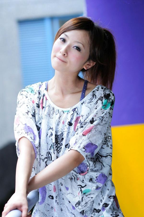 高橋みなみ 高桥南  台湾网红果子MM《台大外拍》系列写真，清新自然风格校园街拍第81张图片
