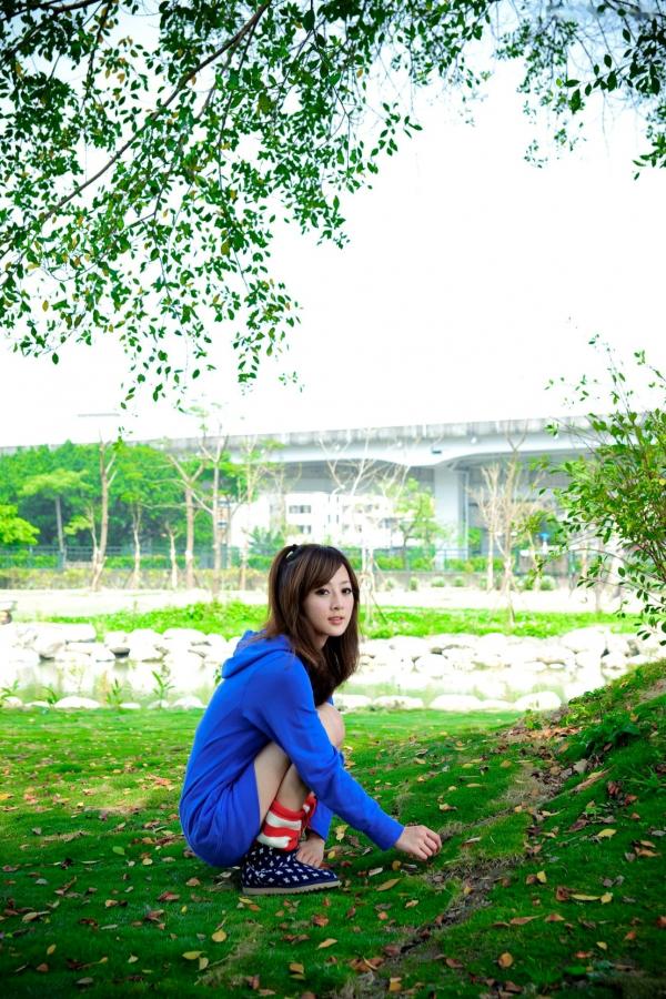 高橋みなみ 高桥南  台湾网络女神果子MM华山艺文中心与228公园外拍写真，清新甜美气质户外街拍精选集第35张图片