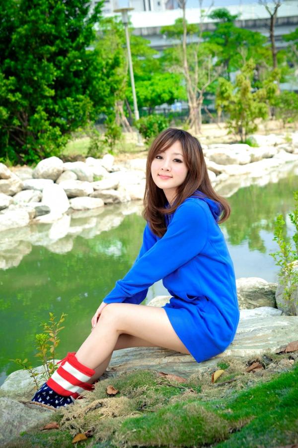 高橋みなみ 高桥南  台湾网络女神果子MM华山艺文中心与228公园外拍写真，清新甜美气质户外街拍精选集第39张图片