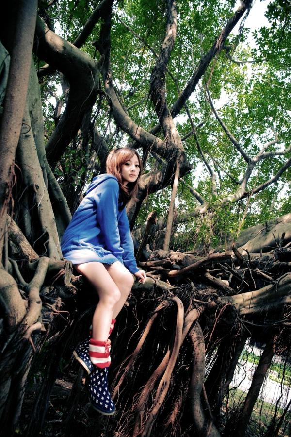 高橋みなみ 高桥南  台湾网络女神果子MM华山艺文中心与228公园外拍写真，清新甜美气质户外街拍精选集第43张图片