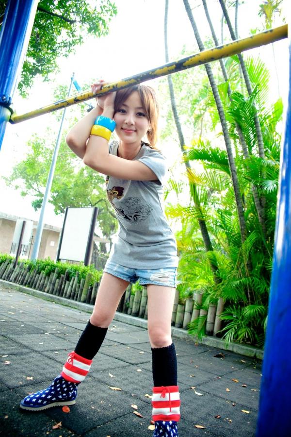 高橋みなみ 高桥南  台湾网络女神果子MM华山艺文中心与228公园外拍写真，清新甜美气质户外街拍精选集第73张图片