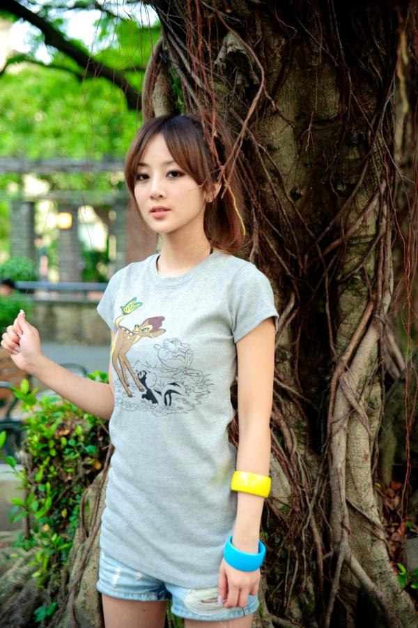 高橋みなみ 高桥南  台湾网络女神果子MM华山艺文中心与228公园外拍写真，清新甜美气质户外街拍精选集第80张图片