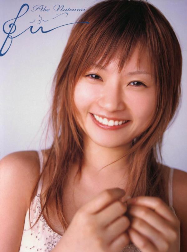 安倍なつみ 安倍夏美  安倍夏美《Fu》经典写真：红衣比基尼的沙滩活力与居家清新随拍第1张图片