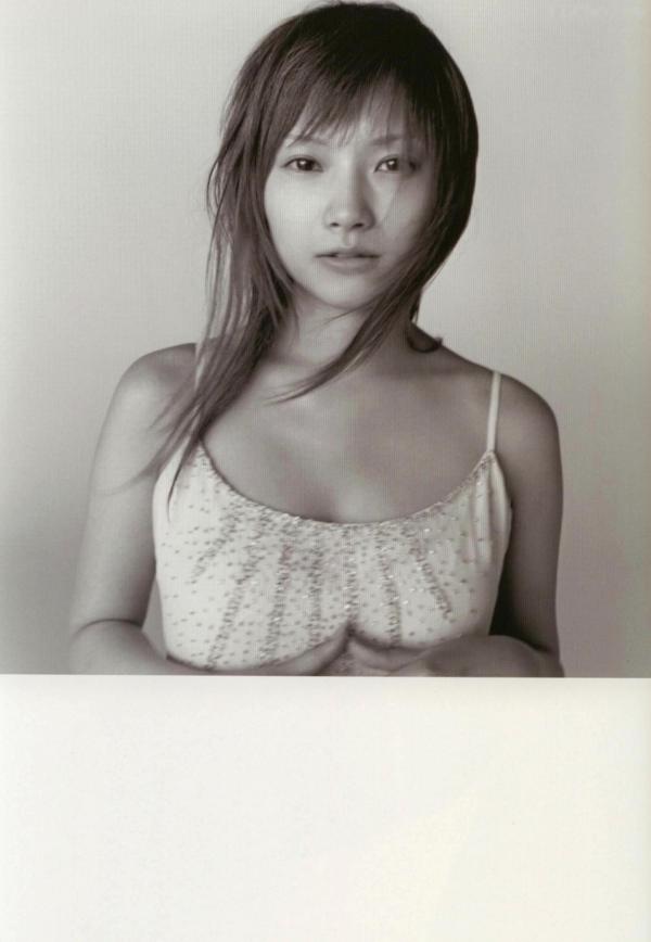 安倍なつみ 安倍夏美  安倍夏美《Fu》经典写真：红衣比基尼的沙滩活力与居家清新随拍第37张图片