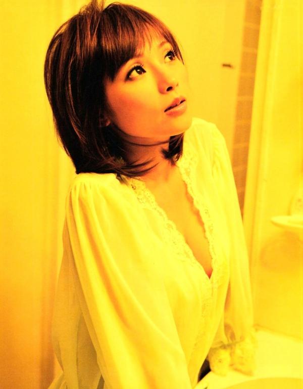安倍なつみ 安倍夏美  安倍夏美《Subway》写真集：优雅气质女神居家私服与街拍魅力大赏第11张图片