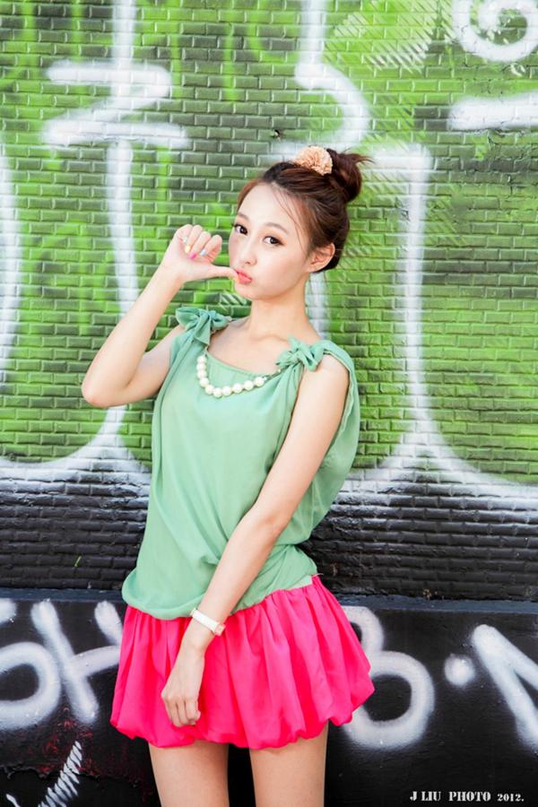 小畢畢 小毕毕Barbie  台湾正妹Barbie西门町街拍：清纯俏皮少女的都市时尚写真集第17张图片