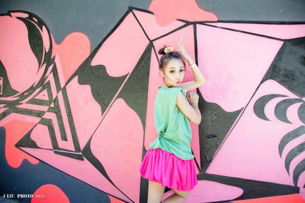 小畢畢 小毕毕Barbie  台湾正妹Barbie西门町街拍：清纯俏皮少女的都市时尚写真集第20张图片