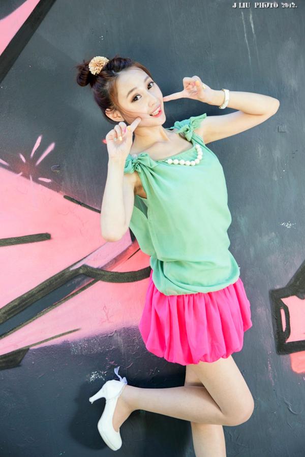 小畢畢 小毕毕Barbie  台湾正妹Barbie西门町街拍：清纯俏皮少女的都市时尚写真集第25张图片