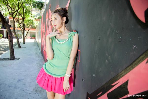小畢畢 小毕毕Barbie  台湾正妹Barbie西门町街拍：清纯俏皮少女的都市时尚写真集第26张图片