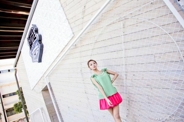 小畢畢 小毕毕Barbie  台湾正妹Barbie西门町街拍：清纯俏皮少女的都市时尚写真集第31张图片