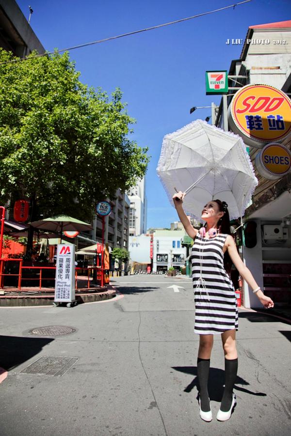 小畢畢 小毕毕Barbie  台湾正妹Barbie西门町街拍：清纯俏皮少女的都市时尚写真集第41张图片