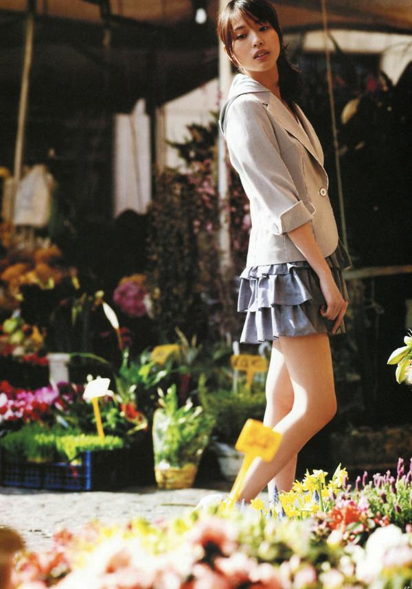 戸田恵梨香 户田惠梨香  户田惠梨香《ERIKA × CECIL McBEE Vivace》时尚私服与清纯少女感写真大片第10张图片