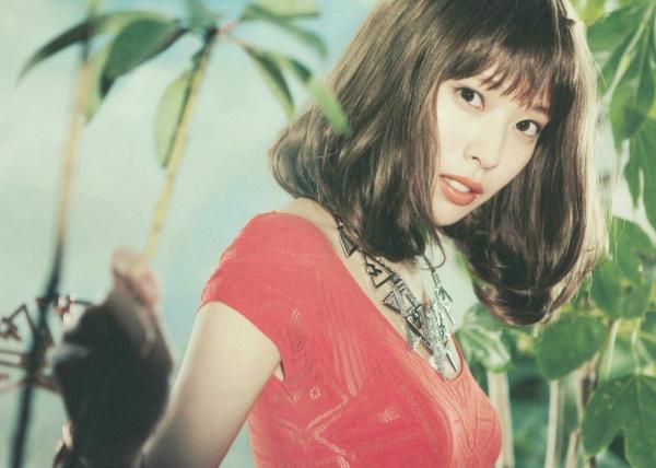 戸田恵梨香 户田惠梨香  PB写真集_户田惠梨香《IQUEEN》写真集，唯美艺术、超现实森林系梦幻风格女神大片[41P]第13张图片