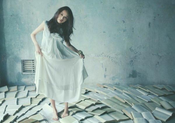 戸田恵梨香 户田惠梨香  PB写真集_户田惠梨香《IQUEEN》写真集，唯美艺术、超现实森林系梦幻风格女神大片[41P]第40张图片