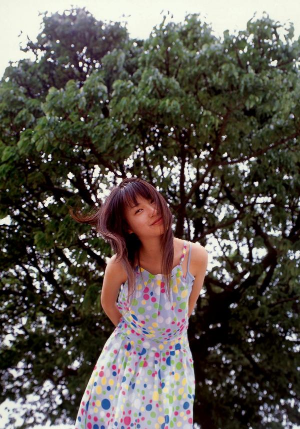 戸田恵梨香 户田惠梨香  PB写真集_户田惠梨香《SANWA MOOK 7 生まれた泉》户外比基尼沙滩与清纯室内写真第9张图片