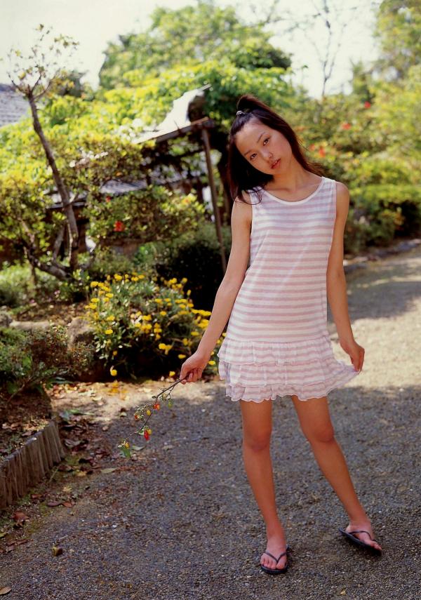 戸田恵梨香 户田惠梨香  PB写真集_户田惠梨香《SANWA MOOK 7 生まれた泉》户外比基尼沙滩与清纯室内写真第14张图片
