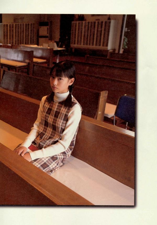 戸田恵梨香 户田惠梨香  PB写真集_户田惠梨香《SANWA MOOK 7 生まれた泉》户外比基尼沙滩与清纯室内写真第30张图片