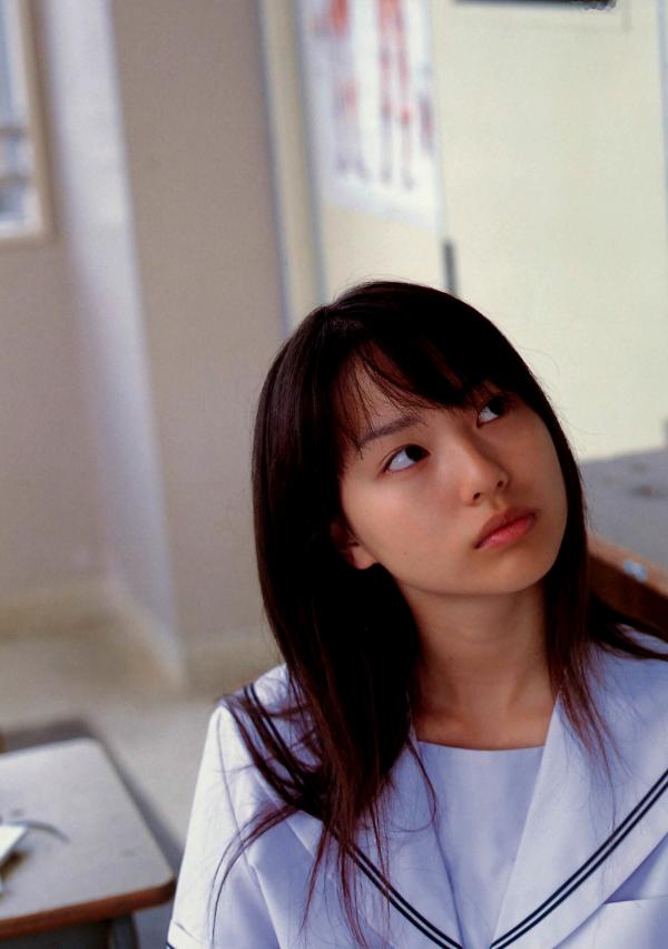 戸田恵梨香 户田惠梨香  PB写真集_户田惠梨香《SANWA MOOK 7 生まれた泉》户外比基尼沙滩与清纯室内写真第69张图片