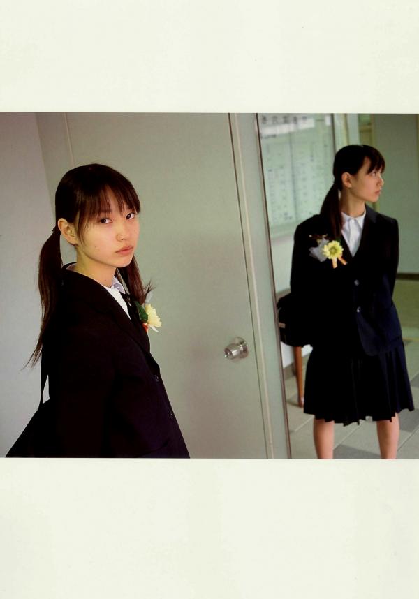 戸田恵梨香 户田惠梨香  PB写真集_户田惠梨香《SANWA MOOK 7 生まれた泉》户外比基尼沙滩与清纯室内写真第79张图片