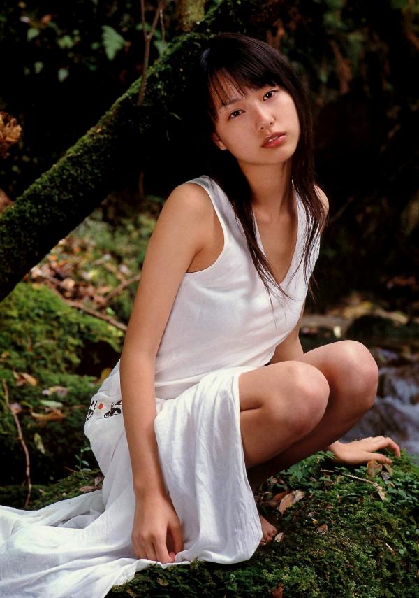 戸田恵梨香 户田惠梨香  PB写真集_户田惠梨香《SANWA MOOK 7 生まれた泉》户外比基尼沙滩与清纯室内写真第91张图片