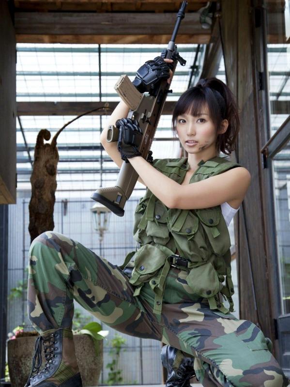 吉木りさ 吉木梨纱  Sabra写真集：吉木りさ《OFFENSE & DEFENSE》演绎比基尼、兔女郎与野性迷彩军装风尚，展现极致性感与多元魅力写真合集第1张图片