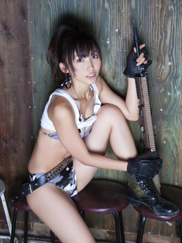 吉木りさ 吉木梨纱  Sabra写真集：吉木りさ《OFFENSE & DEFENSE》演绎比基尼、兔女郎与野性迷彩军装风尚，展现极致性感与多元魅力写真合集第25张图片