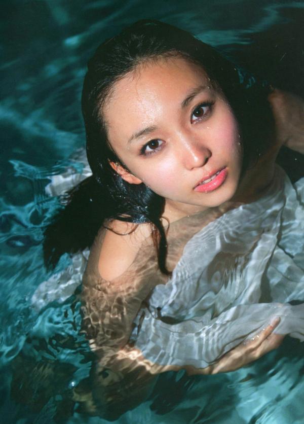 吉木りさ 吉木梨纱  PB写真集_吉木りさ《Heaven》清新度假风，阳光下的极致诱惑与清纯魅力赏析第95张图片