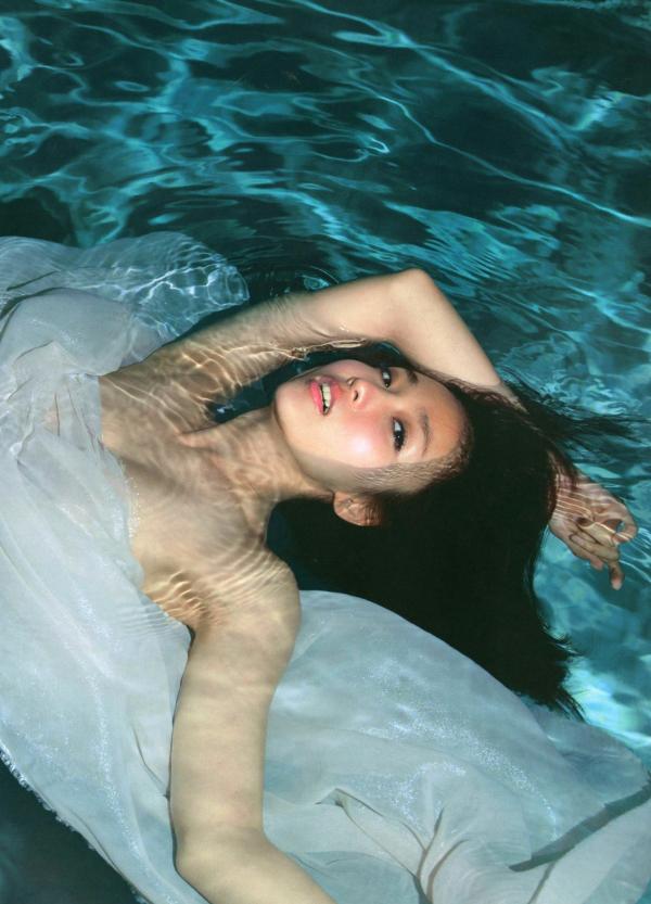 吉木りさ 吉木梨纱  PB写真集_吉木りさ《Heaven》清新度假风，阳光下的极致诱惑与清纯魅力赏析第96张图片