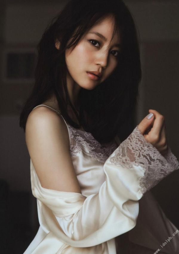 堀北真希 堀北真希  堀北真希《Dramatic》高清写真集，唯美都市街拍与时尚造型，尽显知性清冷女神气质[106P]第4张图片