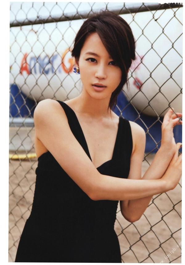 堀北真希 堀北真希  堀北真希《Dramatic》高清写真集，唯美都市街拍与时尚造型，尽显知性清冷女神气质[106P]第31张图片