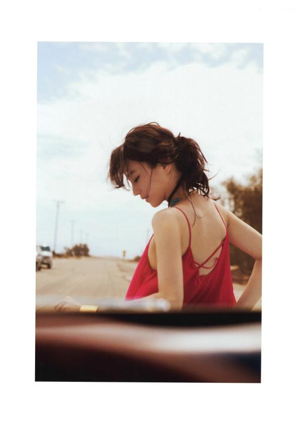 堀北真希 堀北真希  堀北真希《Dramatic》高清写真集，唯美都市街拍与时尚造型，尽显知性清冷女神气质[106P]第66张图片