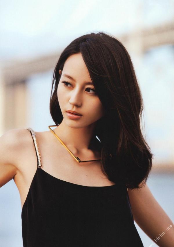 堀北真希 堀北真希  堀北真希《Dramatic》高清写真集，唯美都市街拍与时尚造型，尽显知性清冷女神气质[106P]第86张图片