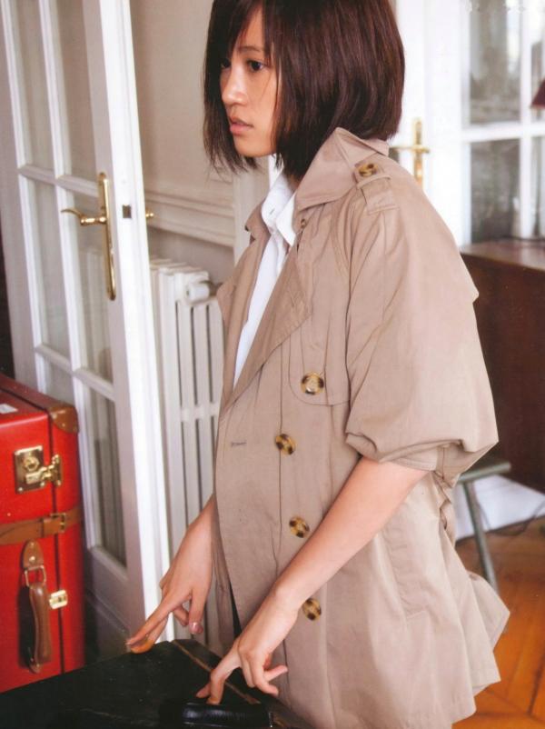 前田敦子 前田敦子  前田敦子《不器用》写真集：日系清新旅拍，记录治愈系甜美女孩街头生活日常第18张图片