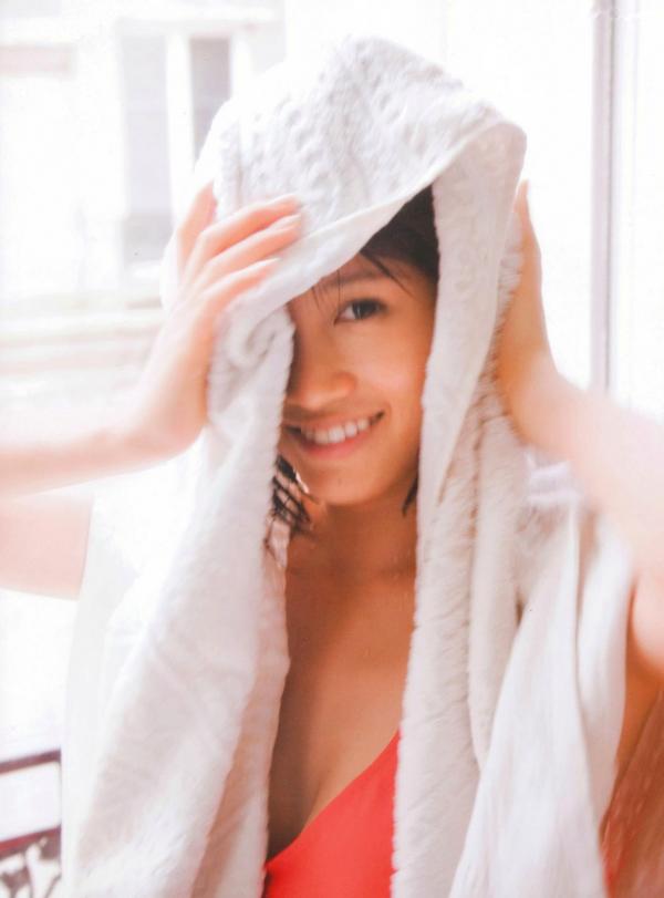 前田敦子 前田敦子  前田敦子《不器用》写真集：日系清新旅拍，记录治愈系甜美女孩街头生活日常第19张图片