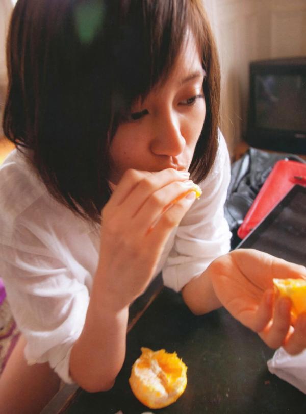 前田敦子 前田敦子  前田敦子《不器用》写真集：日系清新旅拍，记录治愈系甜美女孩街头生活日常第21张图片