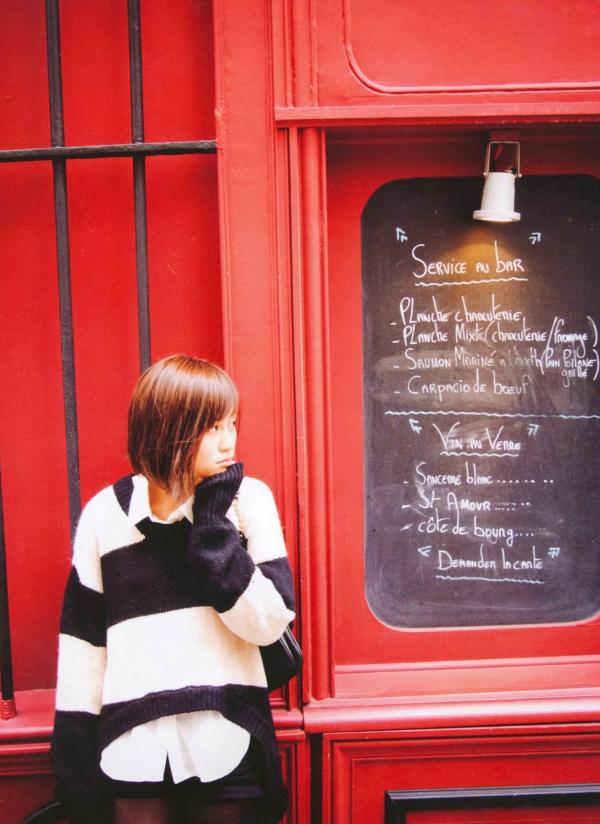 前田敦子 前田敦子  前田敦子《不器用》写真集：日系清新旅拍，记录治愈系甜美女孩街头生活日常第60张图片