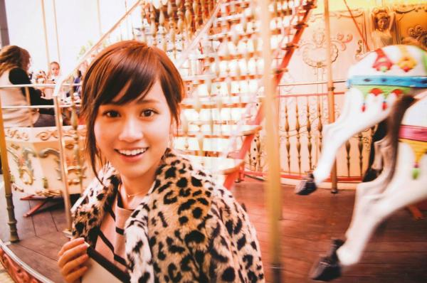 前田敦子 前田敦子  前田敦子《不器用》写真集：日系清新旅拍，记录治愈系甜美女孩街头生活日常第70张图片