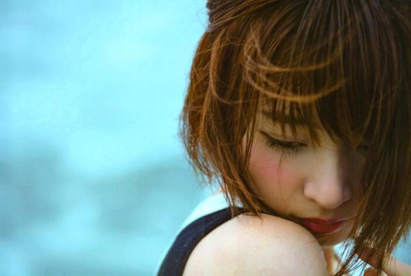 橋本奈々未 桥本奈奈未  PB写真集_橋本奈々未/桥本奈奈未《やさしい棘》 治愈系清新私房写实生活写真 [136P]第96张图片